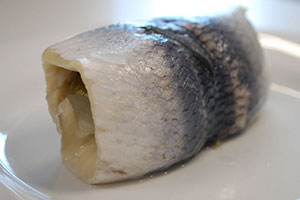 śledź marynowany lub rollmops