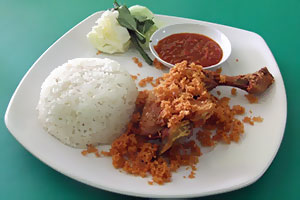 ryż biały gotowany z kurczakiem