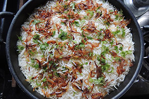 ryż biały gotowany z warzywami i mięsem
