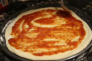 ciasto do pizzy z sosem pomidorowym