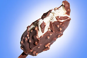 lody na patyku w polewie czekoladowej