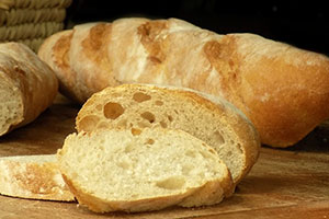 bagietka lub chleb na zakwasie