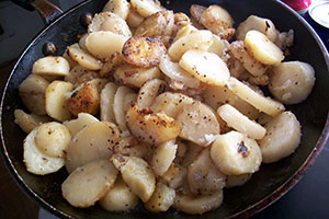ziemniaki smażone z z boczkiem lub kurczakiem