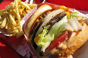 cheeseburger podwójny z fast foodu