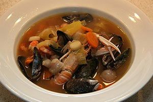 zupa rybna lub z owoców morza z torebki